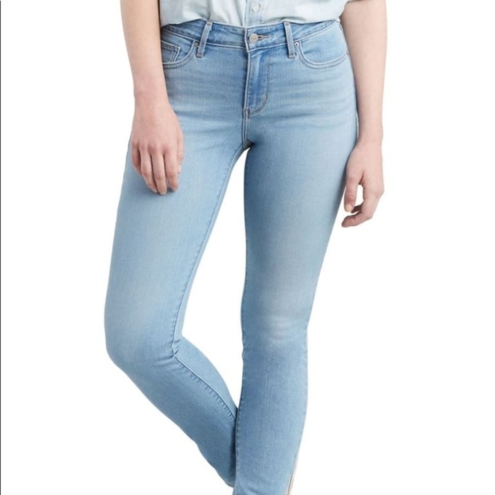 Levi’s 711 Skinny Jeans